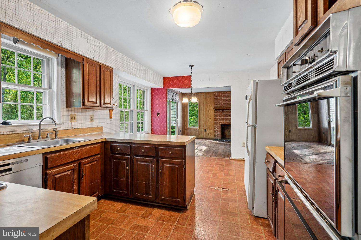 10802 Dayflower Court Reston, VA 20191 - Photo 8 of 44 Kitchen