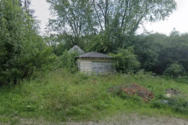 a view of a back yard