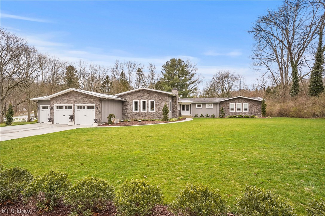 3976 Shaw Road Akron, OH 44333 - Photo 1 of 33