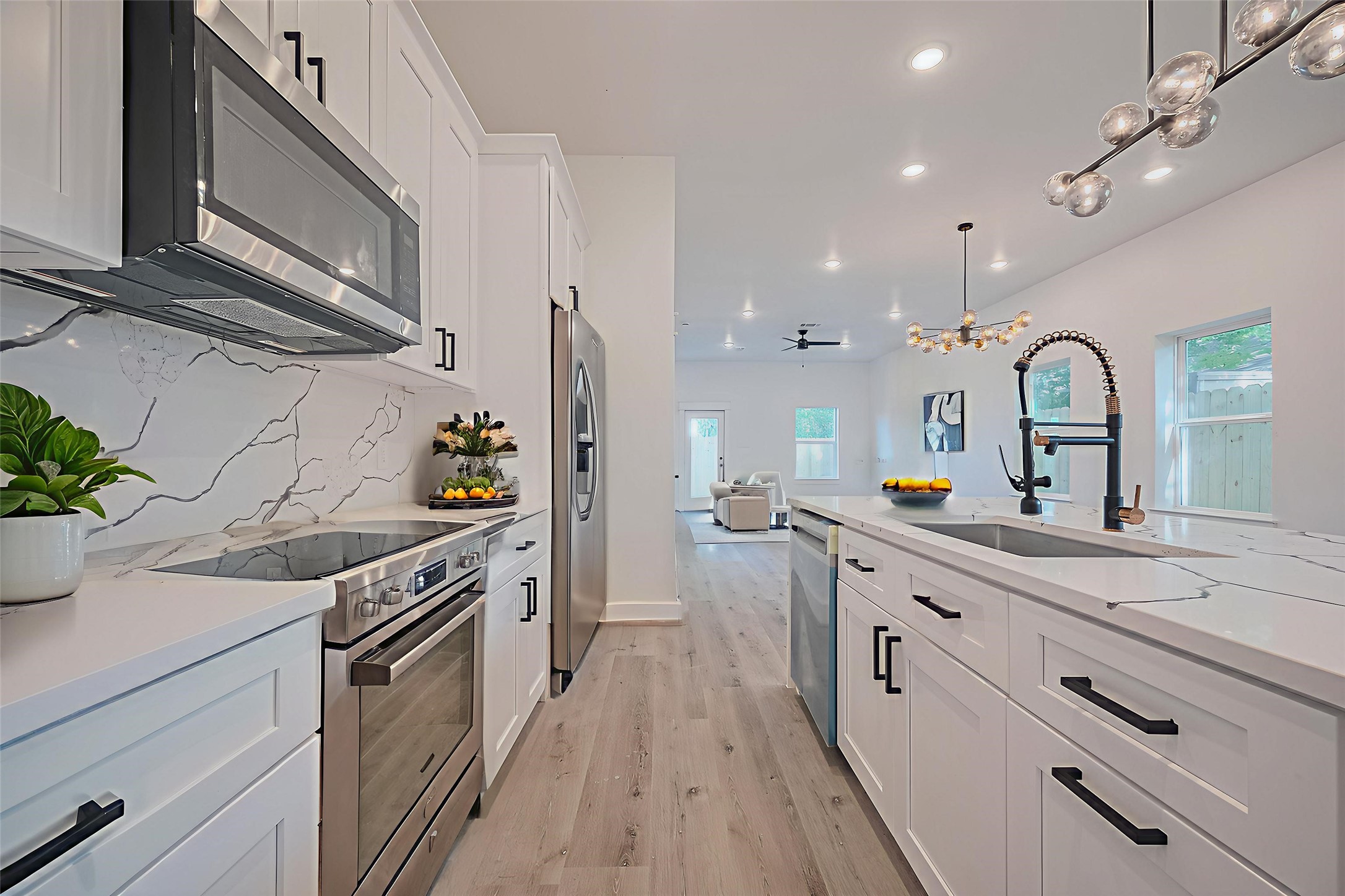 6747 Liverpool Street Houston, TX 77021 - Photo 11 of 18 Designed for both function and style, the open kitchen seamlessly blends into the spacious living area.
**This room has been virtually staged.
