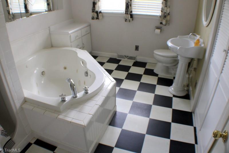 259 Chatham Road Mount Airy, NC 27030 - Photo 27 of 38 Gallery Image 27