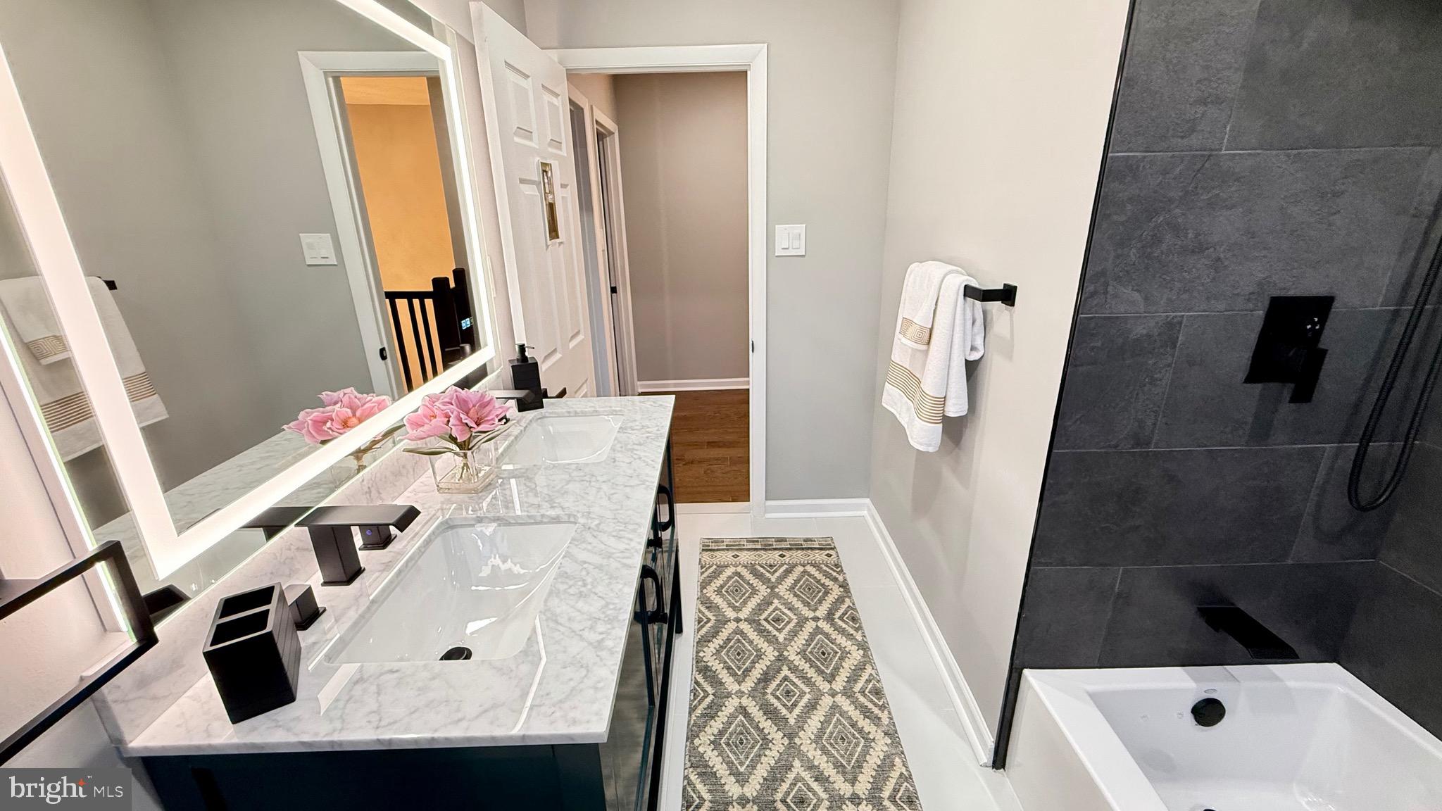 7 Ridge Road Malvern, PA 19355 - Photo 47 of 58 2nd Floor Hall Full Bathroom