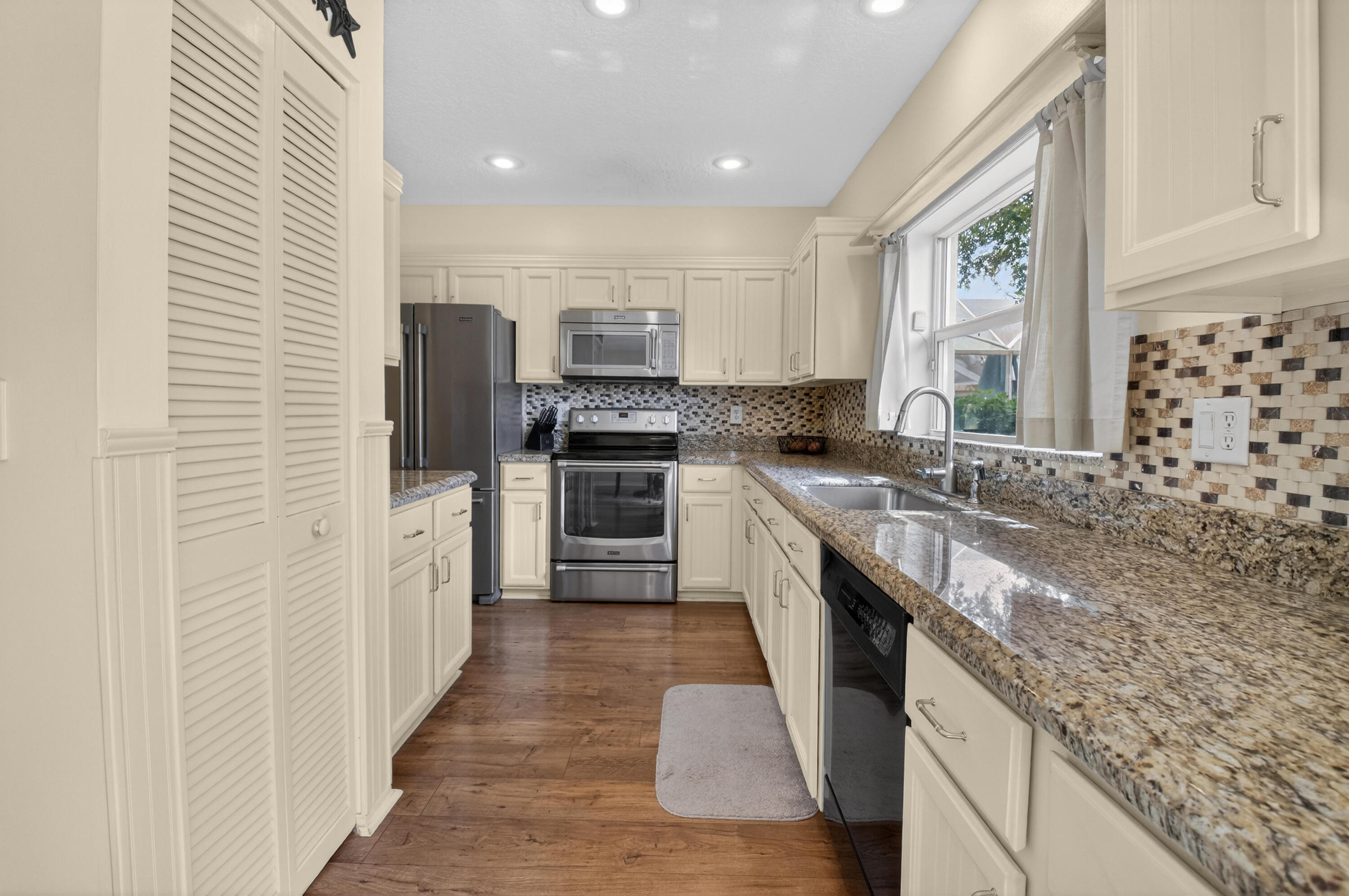 9712 Vía Emilie Boca Raton, FL 33428 - Photo 11 of 49 The Kitchen