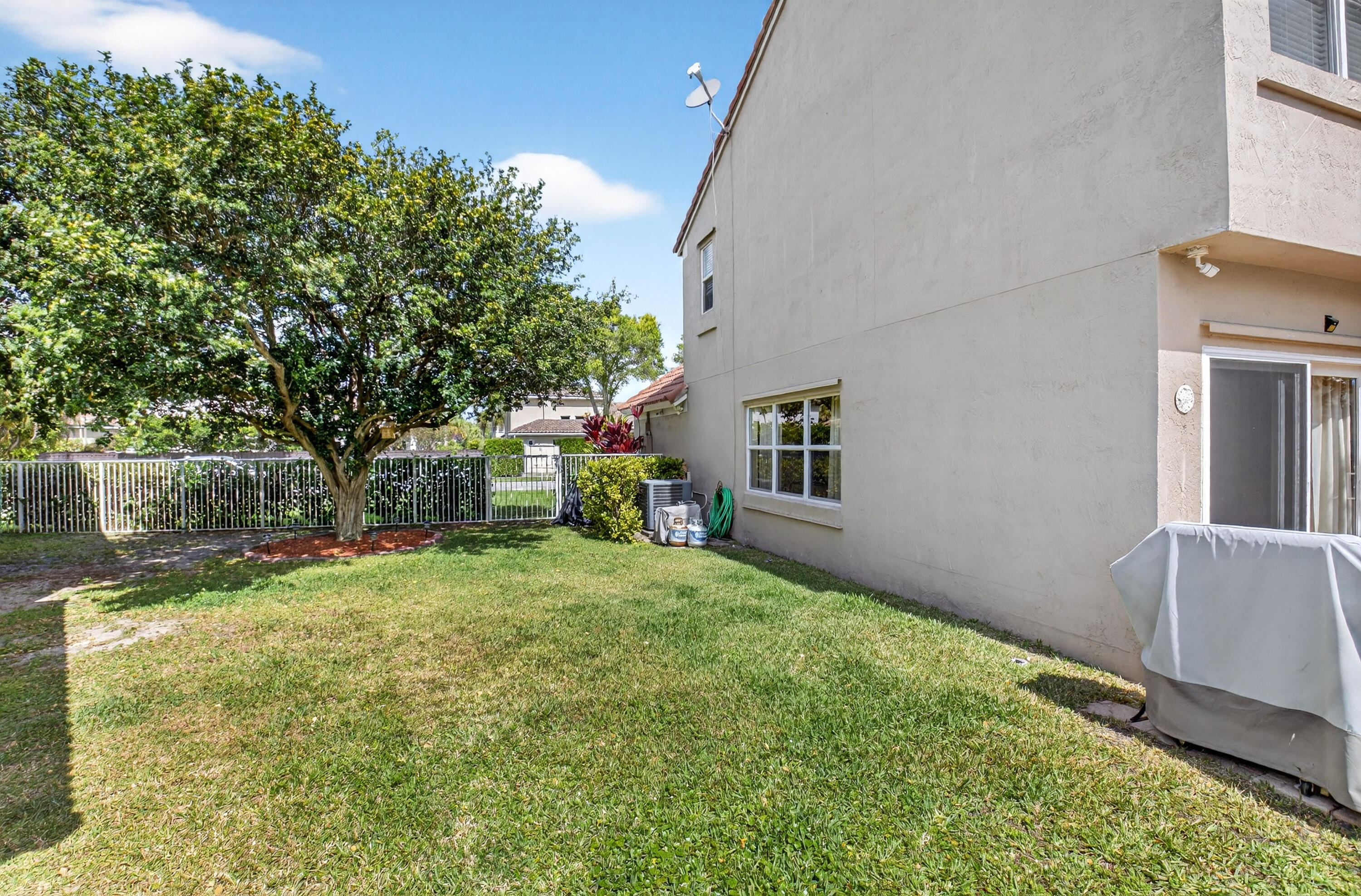 9712 Vía Emilie Boca Raton, FL 33428 - Photo 37 of 49 Large Fenced Yard