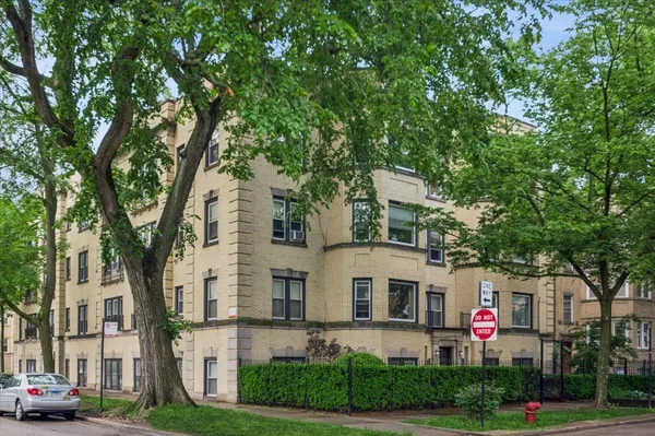 $219,900 | 6454 North Damen Avenue, Unit 2, Chicago, IL 60645
