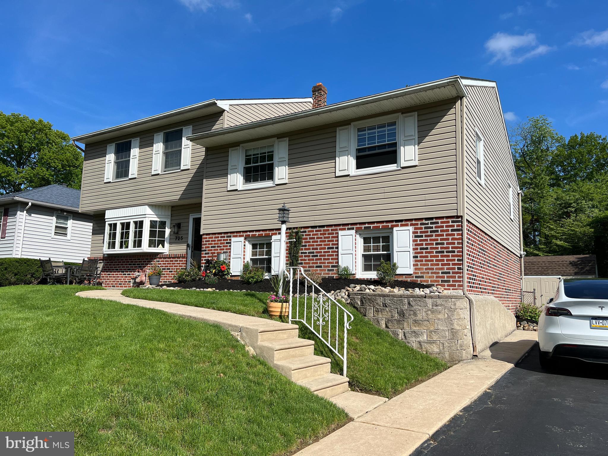 725 Evans Road Springfield, PA 19064 - Photo 4 of 49 View from the west