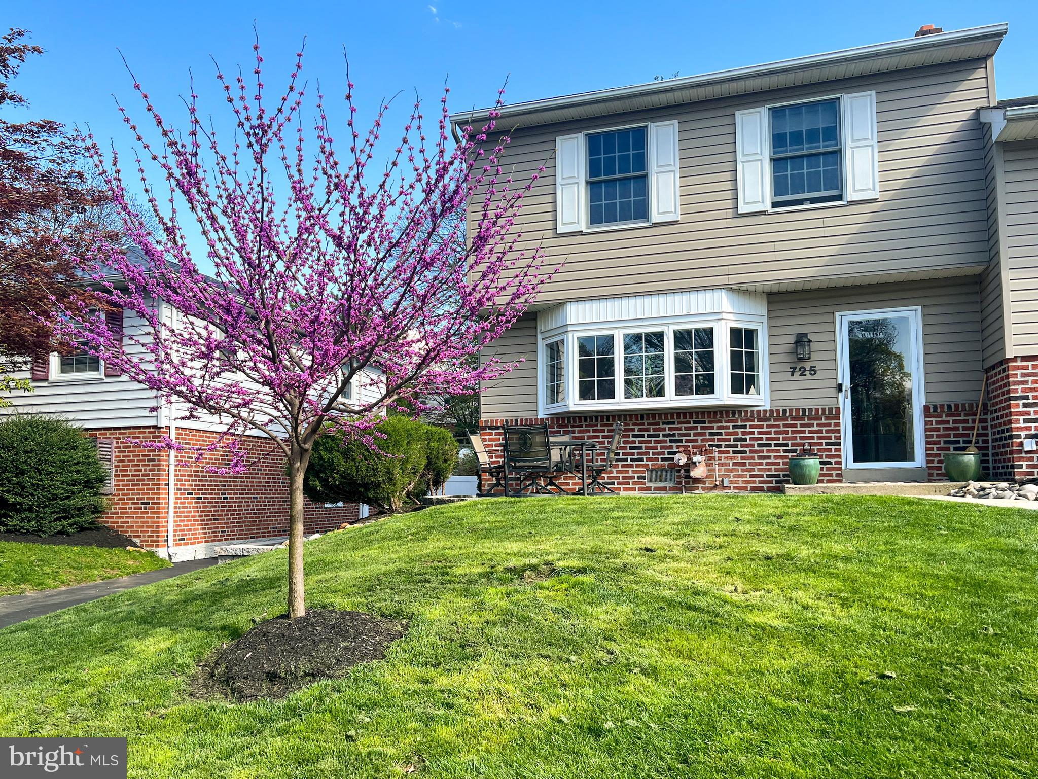 725 Evans Road Springfield, PA 19064 - Photo 5 of 49 Nicley landscaped
