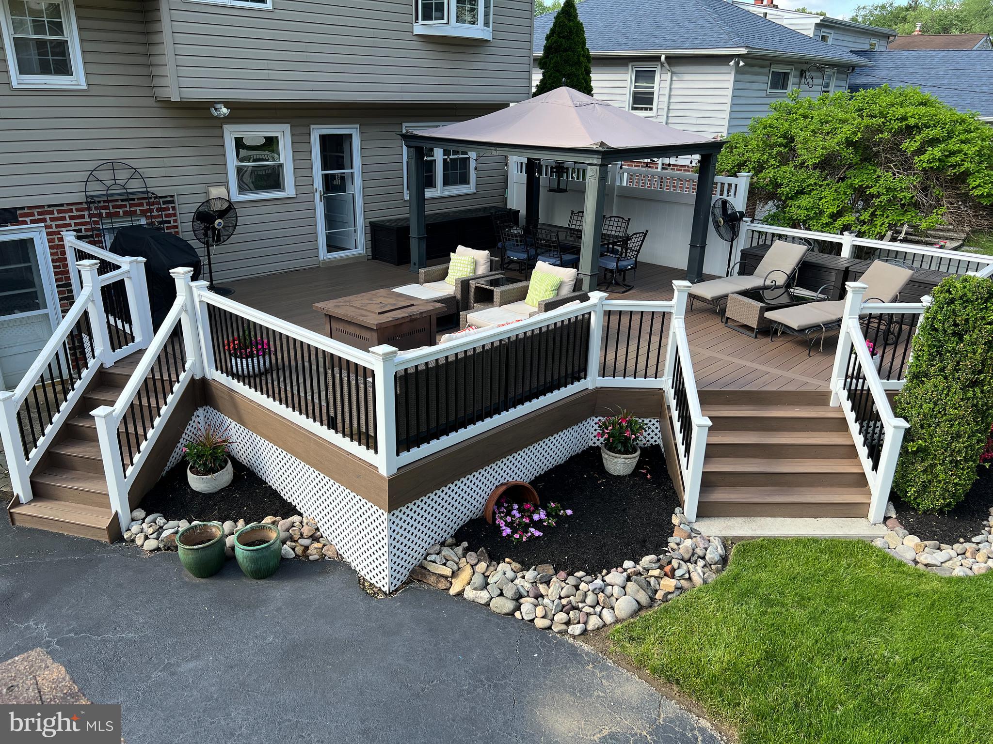 725 Evans Road Springfield, PA 19064 - Photo 10 of 49 Beautiful composite deck