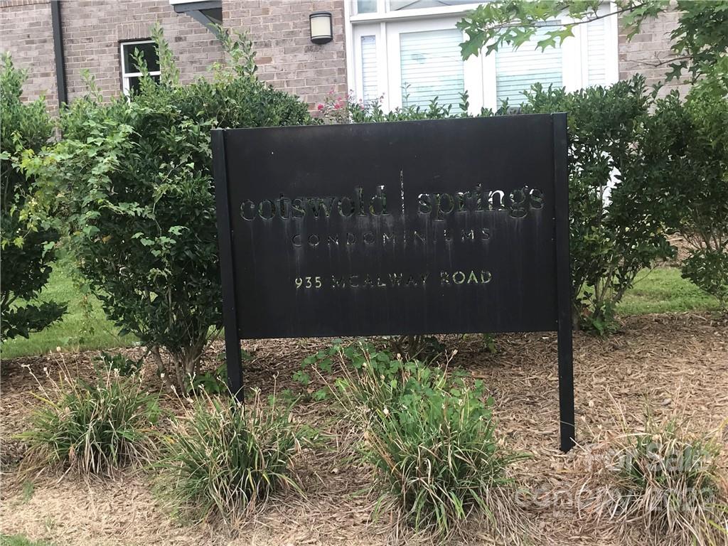 935 McAlway Road, Unit 306 Charlotte, NC 28211 - Photo 3 of 35 a view of outdoor