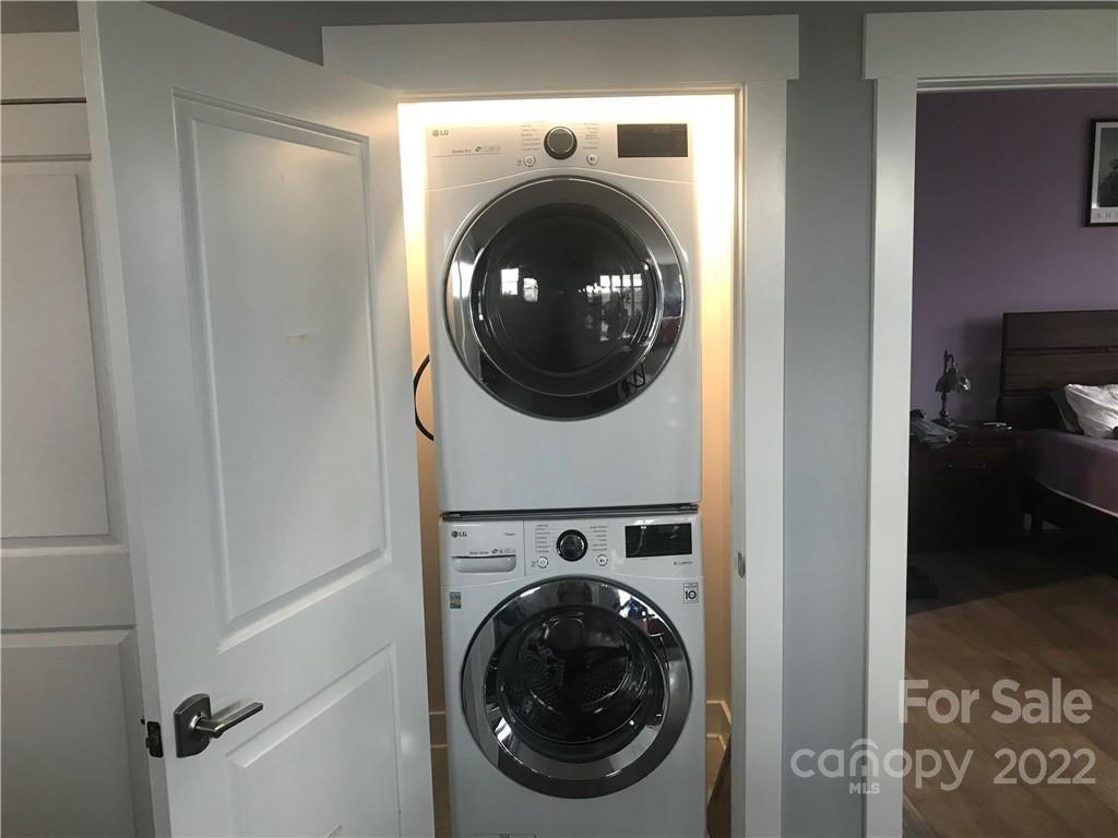 935 McAlway Road, Unit 306 Charlotte, NC 28211 - Photo 34 of 35 a close view of a bedroom with washer and dryer