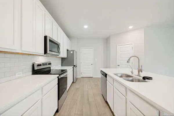 $2,500 | 11038 Airmen Drive, Converse, TX 78109