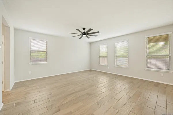 $2,500 | 11038 Airmen Drive, Converse, TX 78109