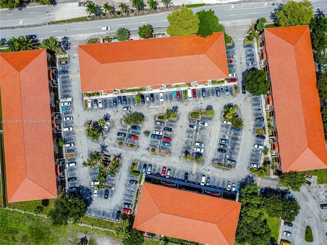 $2,500 | 17405 Northwest 75th Place, Unit 110, Hialeah, FL 33015