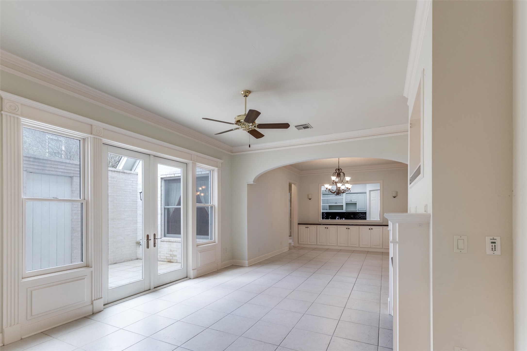 927 Nicholson Street Houston, TX 77008 - Photo 7 of 32