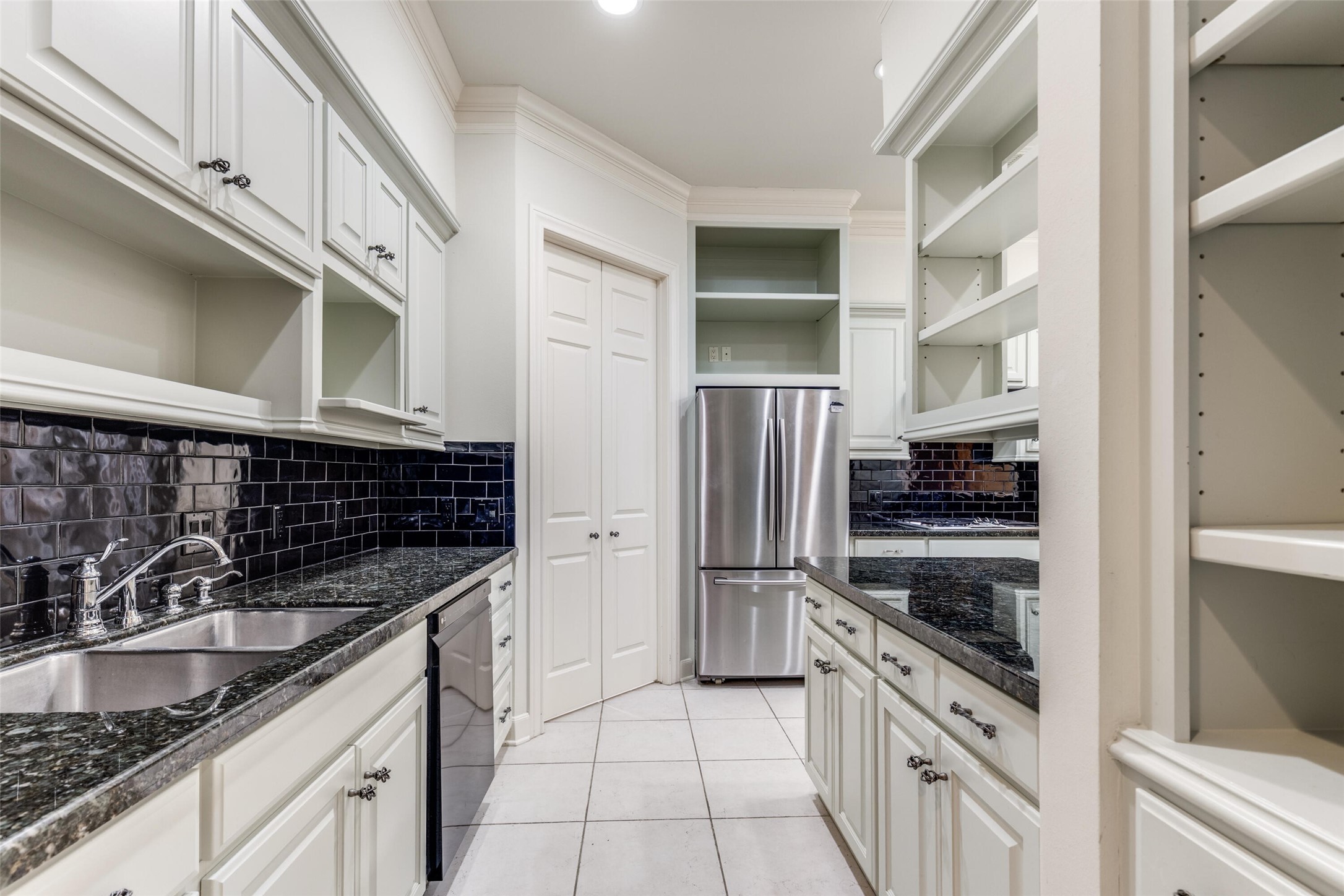927 Nicholson Street Houston, TX 77008 - Photo 9 of 32