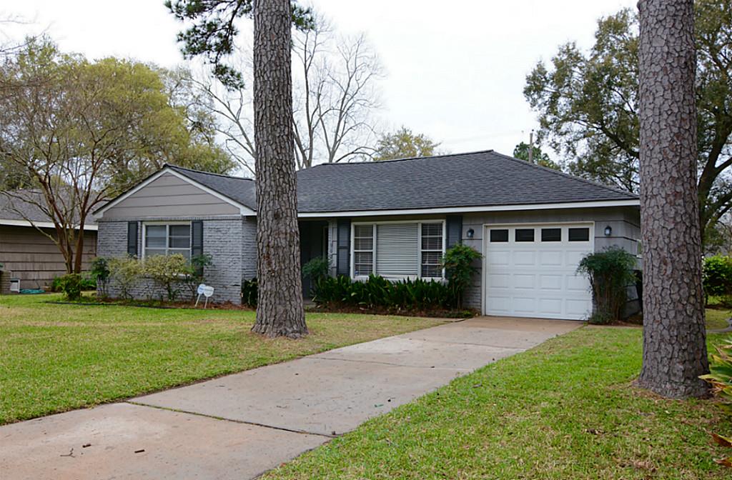 9629 Panola Way Houston, TX 77055 - Photo 1 of 15 Beautiful one story traditional radiates pride of ownership throughout