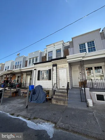 a front view of a building with lots of cars parked