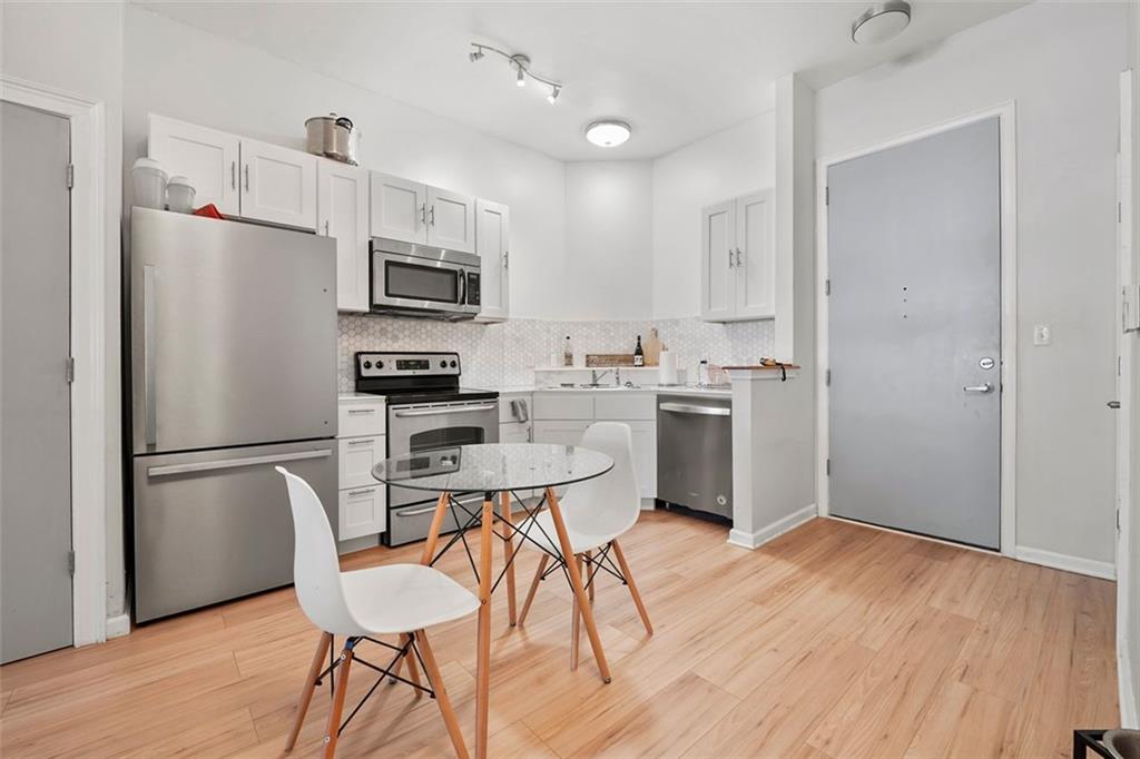 898 Oak Street Southwest, Unit 1105 Atlanta, GA 30310 - Photo 17 of 20 a kitchen with stainless steel appliances a refrigerator stove microwave and cabinets