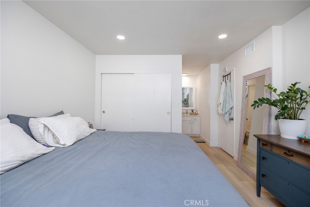 204 Springfield Avenue Huntington Beach, CA 92648 - Photo 14 of 40 Unit A - Primary Bedroom