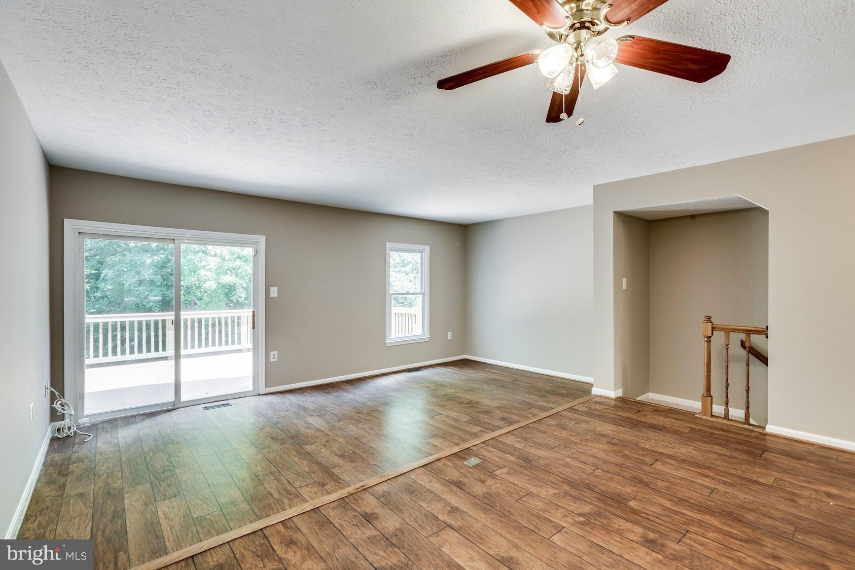 7361 Stream Way Springfield, VA 22152 - Photo 4 of 16 Living Room