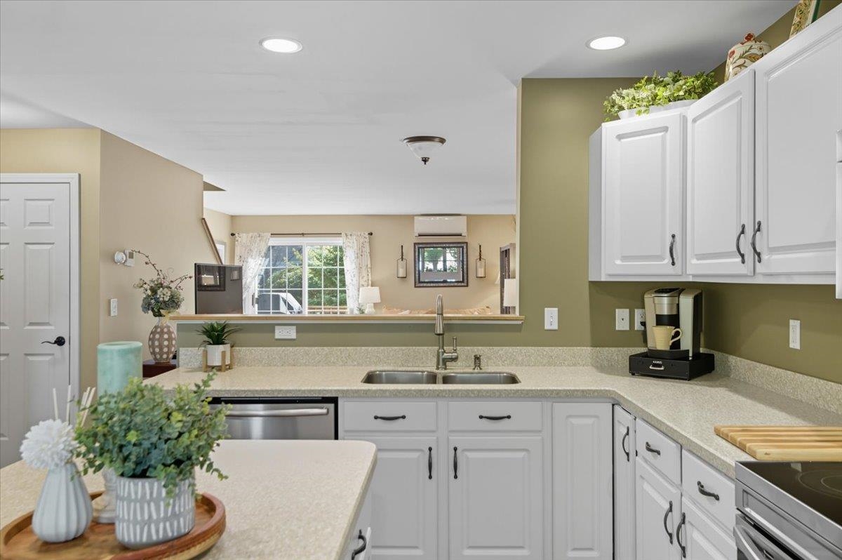 56 Chelsea Place Williston, VT 05495 - Photo 5 of 46