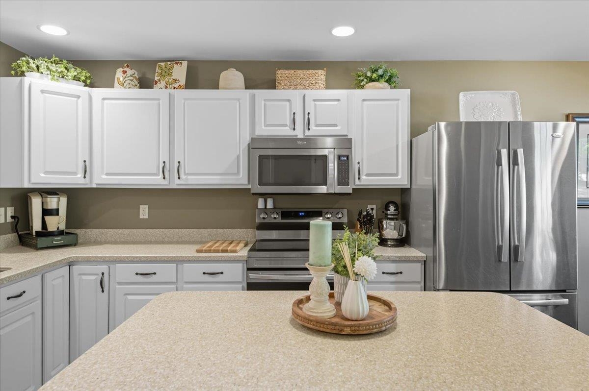 56 Chelsea Place Williston, VT 05495 - Photo 6 of 46