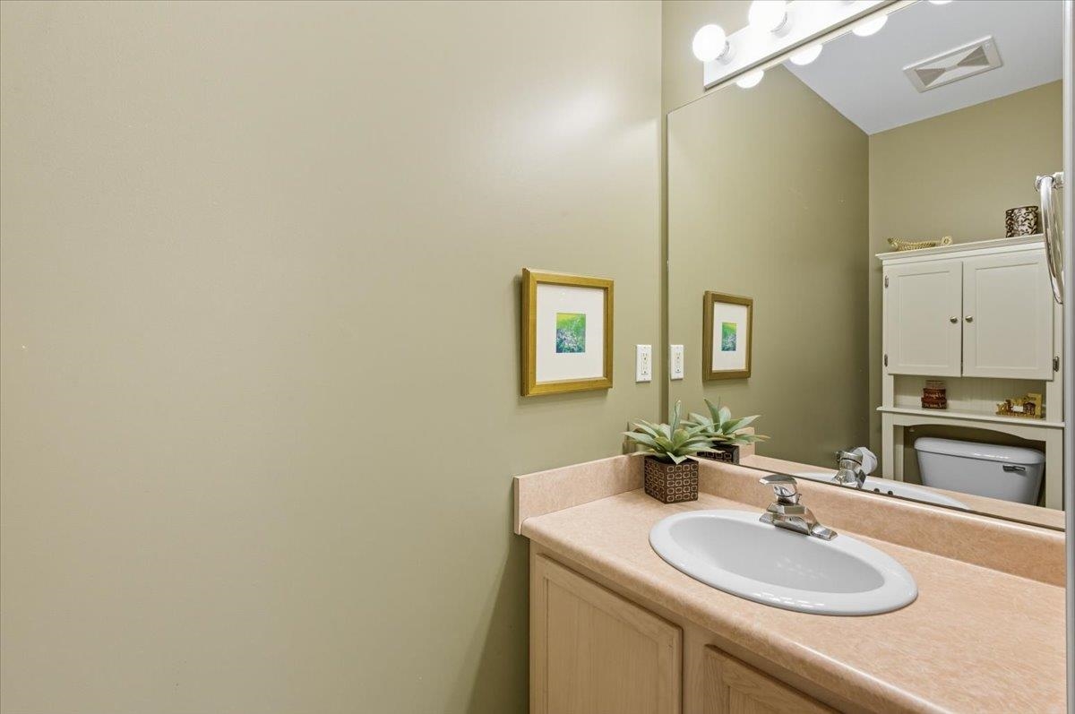 56 Chelsea Place Williston, VT 05495 - Photo 10 of 46