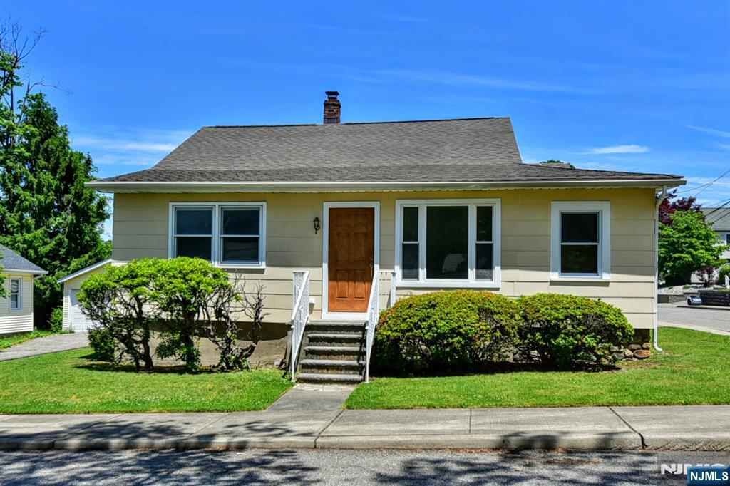 52 Central Avenue Butler, NJ 07405 - Photo 2 of 34