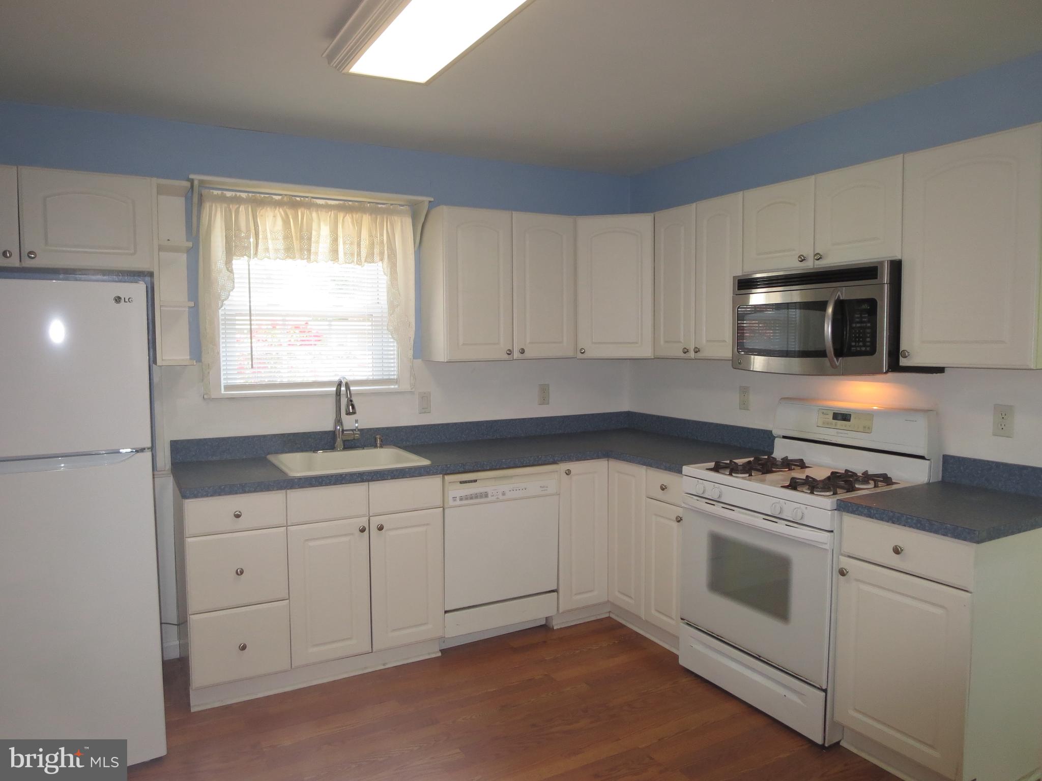 404 Blackstone Road Newark, DE 19713 - Photo 4 of 21 Updated Kitchen