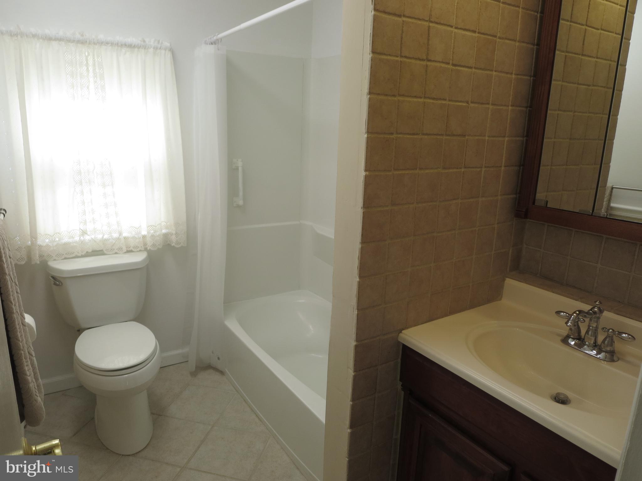 404 Blackstone Road Newark, DE 19713 - Photo 9 of 21 Full Bath on Bedroom Level