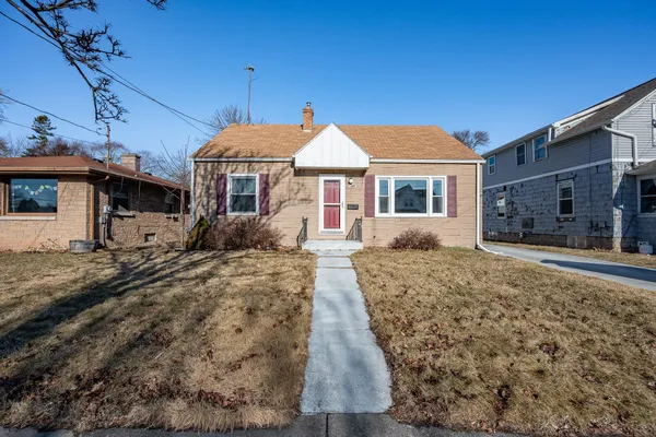 $200,000 | 658 Appleton Road, Menasha, WI 54952