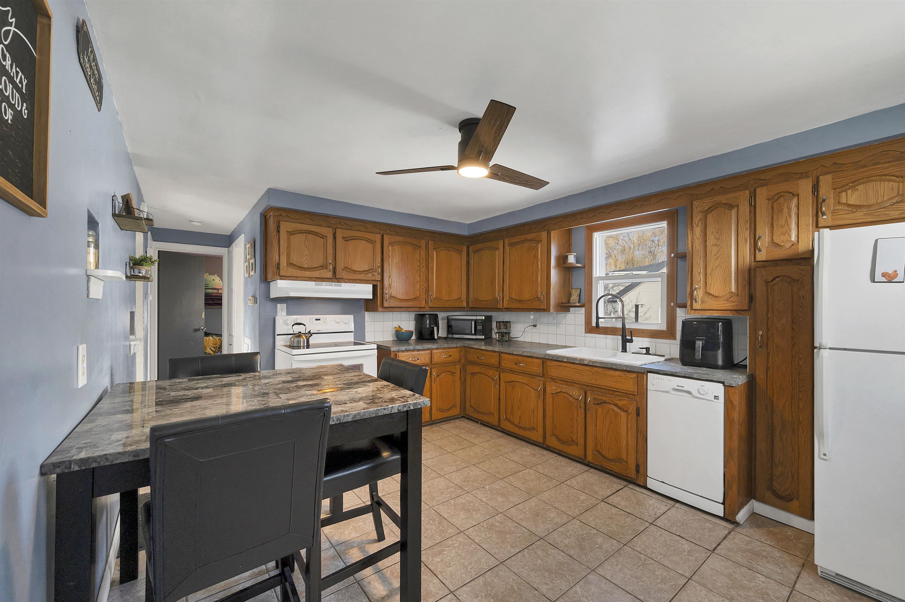 658 Appleton Road Menasha, WI 54952 - Photo 11 of 34