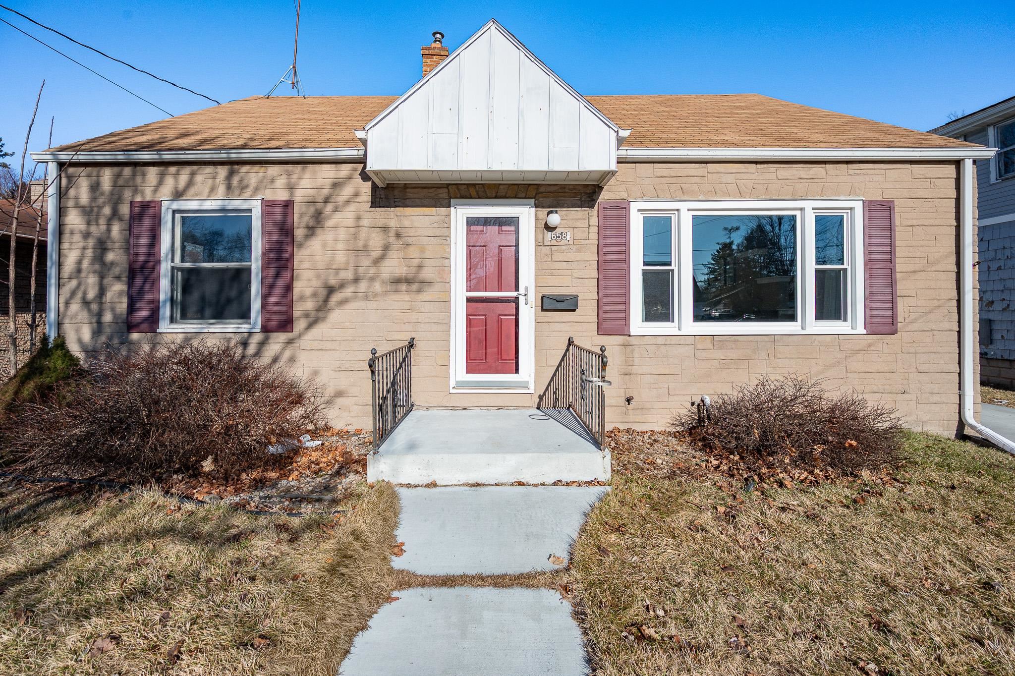 658 Appleton Road Menasha, WI 54952 - Photo 9 of 34