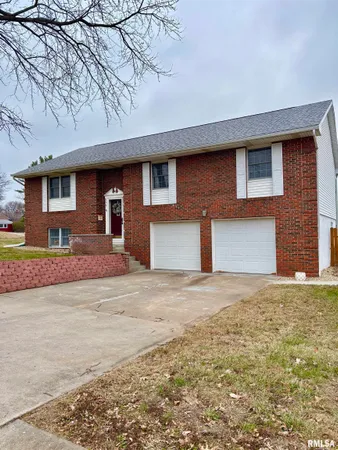 $200,000 | 204 Massey Lane, Jacksonville, IL 62650