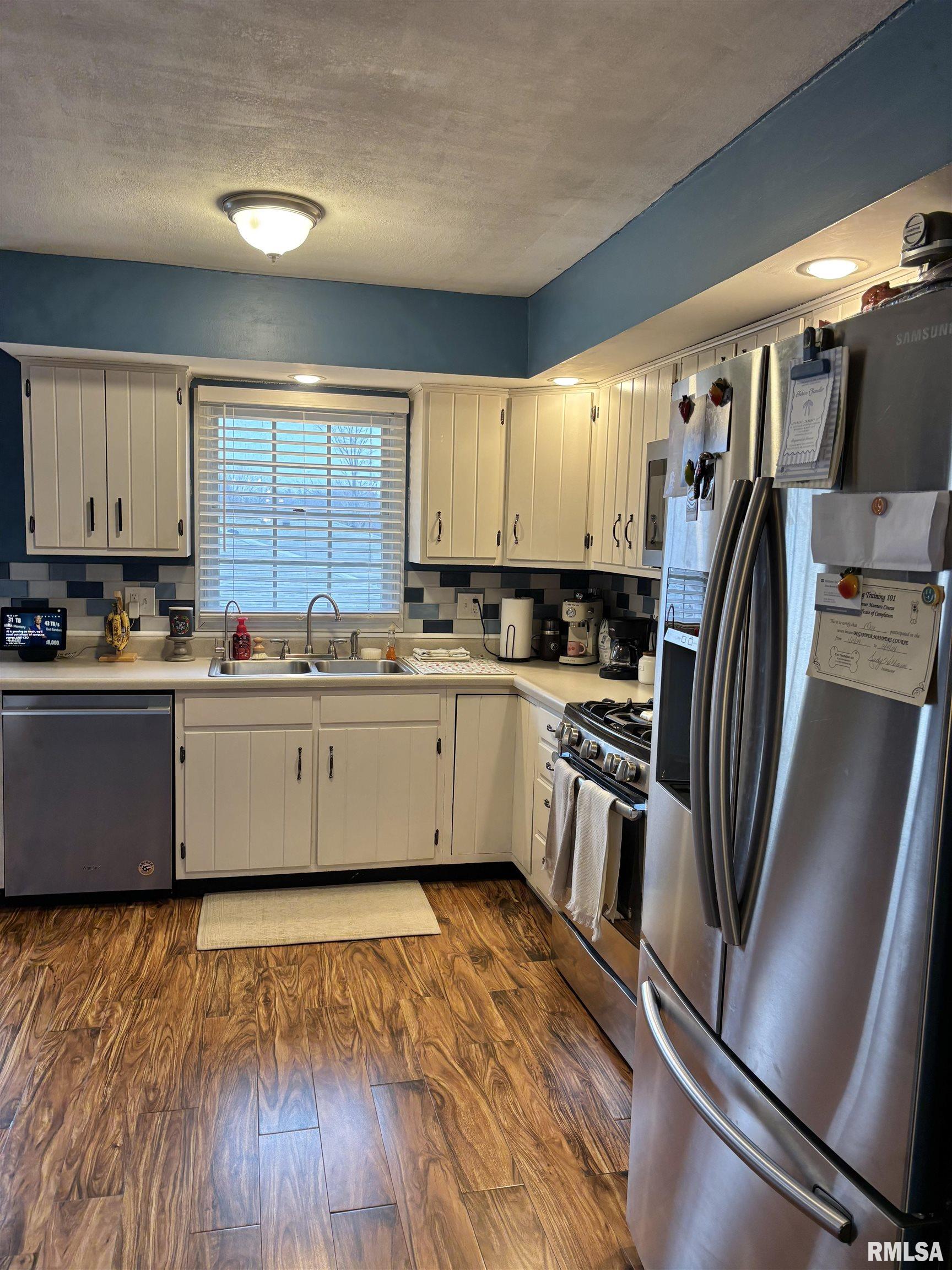 204 Massey Lane Jacksonville, IL 62650 - Photo 13 of 57