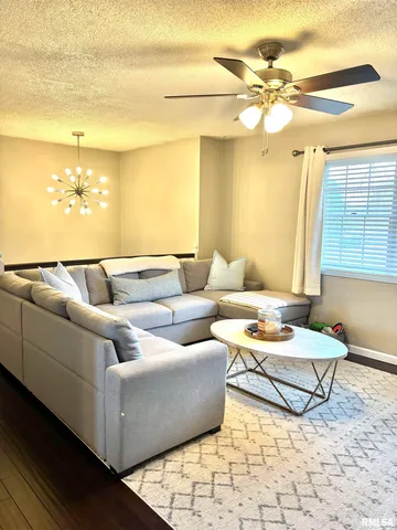 $199,900 | 204 Massey Lane, Jacksonville, IL 62650