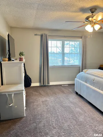 $199,900 | 204 Massey Lane, Jacksonville, IL 62650