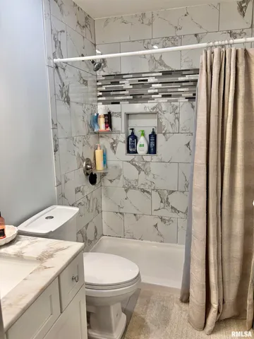 $199,900 | 204 Massey Lane, Jacksonville, IL 62650