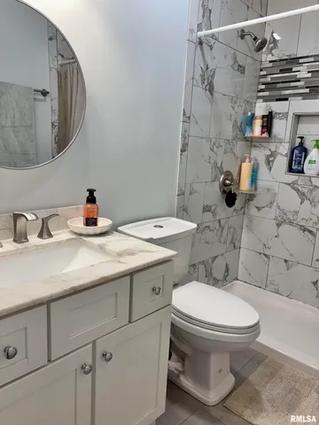 $199,900 | 204 Massey Lane, Jacksonville, IL 62650