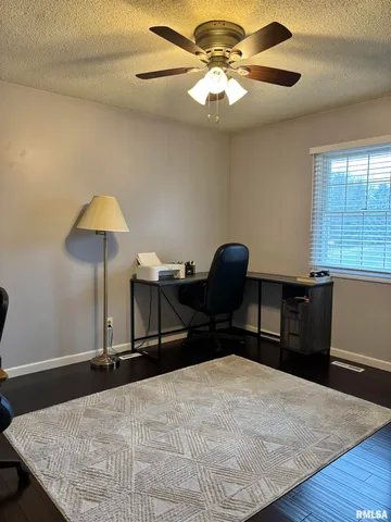 $199,900 | 204 Massey Lane, Jacksonville, IL 62650