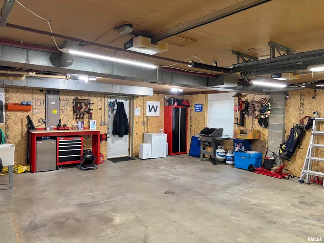 $199,900 | 204 Massey Lane, Jacksonville, IL 62650