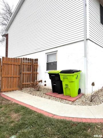 $199,900 | 204 Massey Lane, Jacksonville, IL 62650