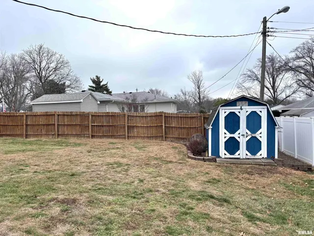 $199,900 | 204 Massey Lane, Jacksonville, IL 62650