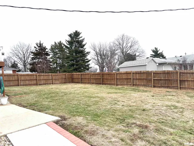 $199,900 | 204 Massey Lane, Jacksonville, IL 62650