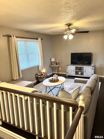 $199,900 | 204 Massey Lane, Jacksonville, IL 62650