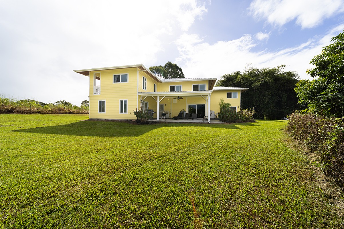 28-380 Sugar Mill Road Pepeekeo, HI 96783 - Photo 25 of 29 a front view of a house with a yard