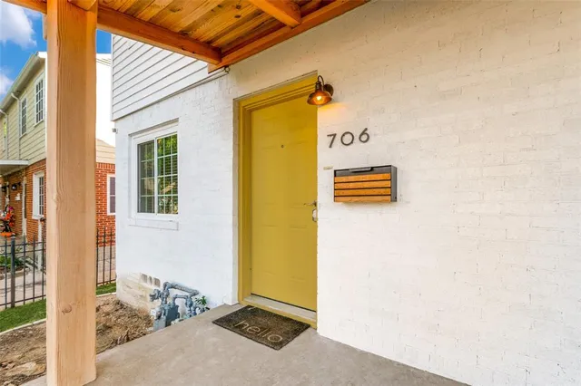 $2,200 | 706 Cedar Hill Avenue, Dallas, TX 75208