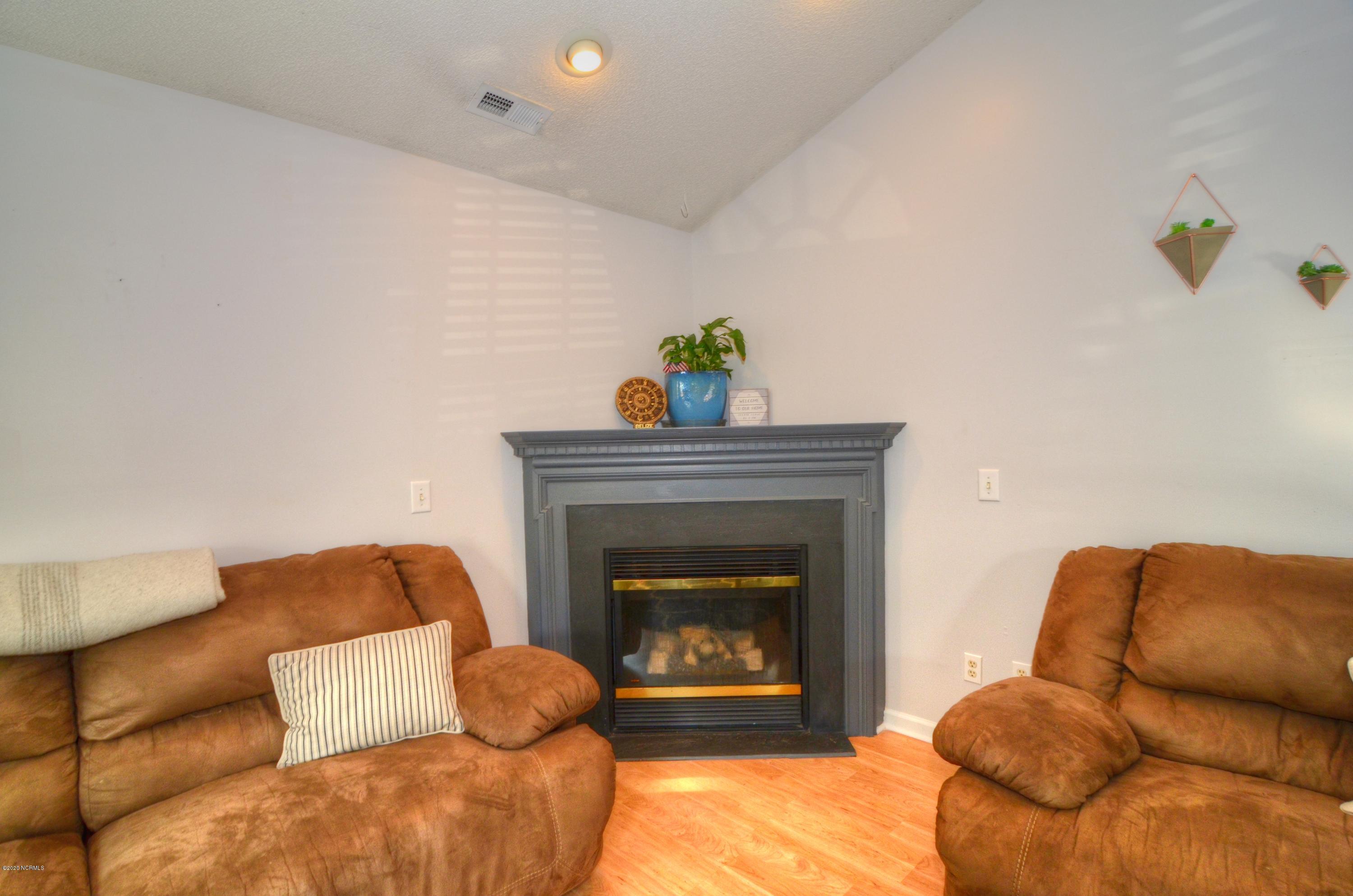 214 Olde Well Loop Road Wilmington, NC 28411 - Photo 7 of 44 Gas Logs