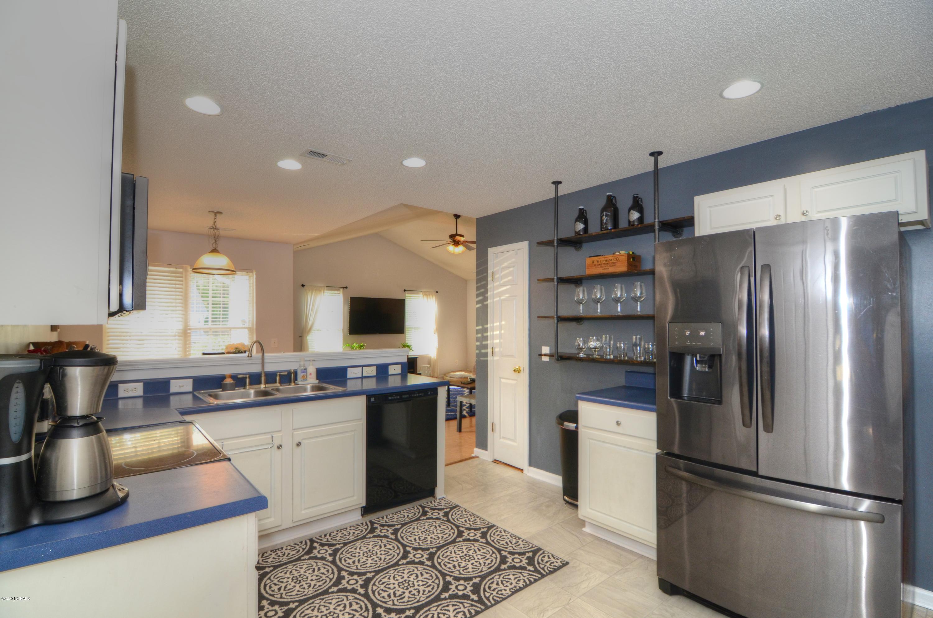 214 Olde Well Loop Road Wilmington, NC 28411 - Photo 9 of 44 Kitchen