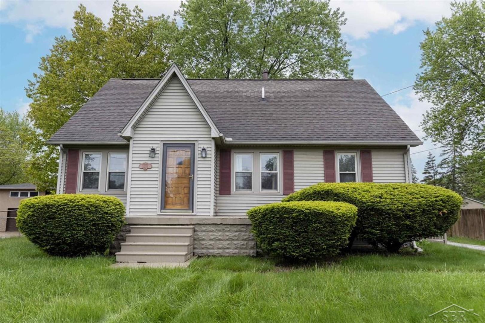2325 North Center Road Saginaw, MI 48603 - Photo 1 of 29 50176391-21efc82c-0fb9-4a87-85d8-d8481ff952dd.JPG
